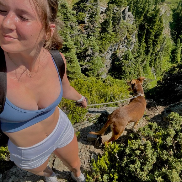 Meet your Posher, Emily - Picture 4 of 4